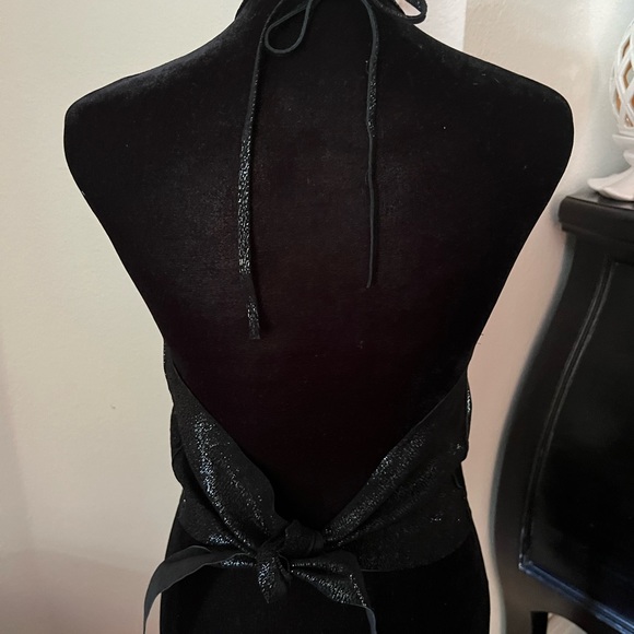 SHOW STOPPER! Black leather halter top. Backless with a tie at the lower back - Picture 2 of 4